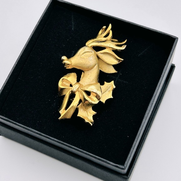 Jewelry - Christmas Reindeer Brooch Pin Goldtone Holiday Deer Rudolph
